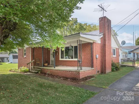 49 Seventh St, Waynesville, NC 28786