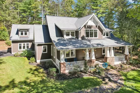 395 Daylily Dr, Hendersonville, NC 28739