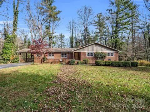 102 Mary Pl, Flat Rock, NC 28731