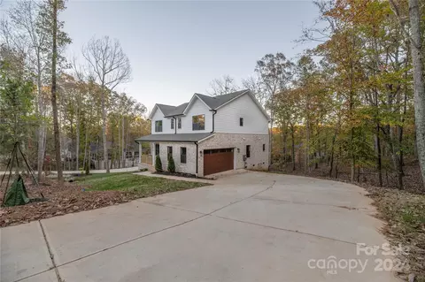 4830 Ardenwoods Dr, Charlotte, NC 28215