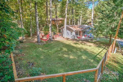 308 Spring Lake Rd, Maggie Valley, NC 28751
