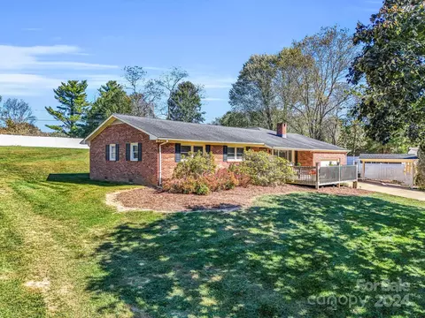 108 Wynnbrook Dr, Hendersonville, NC 28792