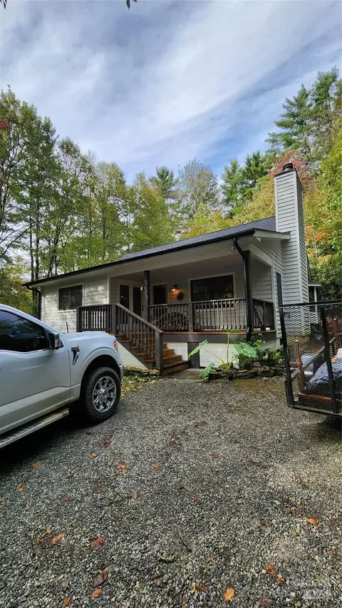 33 Tower Rd, Sapphire, NC 28774