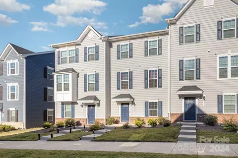 2208 Autumn Olive Ln, Matthews, NC 28104