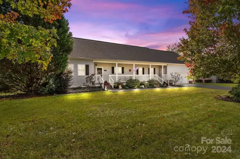 129 Sun Ln, Mooresville, NC 28115