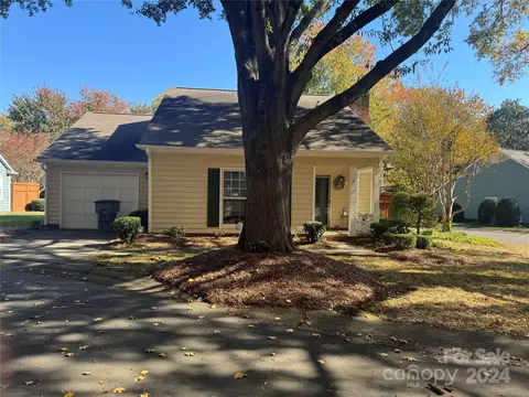 705 Clayfield Ct, Charlotte, NC 28209