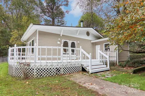 155 Nature Ln, Waynesville, NC 28786