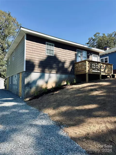57 Willow St, Badin, NC 28009