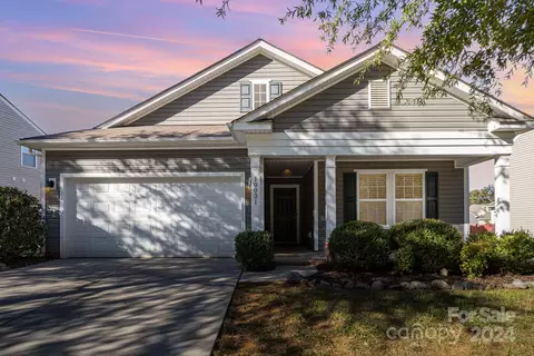 10031 Goose Landing Dr, Charlotte, NC 28269