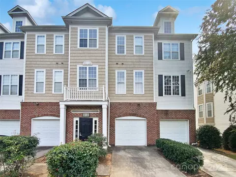 6910 Park Place Dr, Charlotte, NC 28262