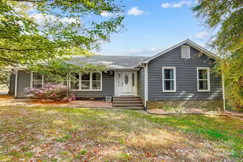 205 Horseshoe Dr, Mount Holly, NC 28120