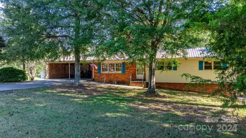 794 Sam Hefner Rd, Taylorsville, NC 28681