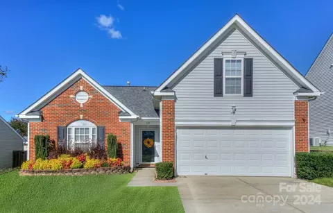 121 Nevis Ln, Mooresville, NC 28115