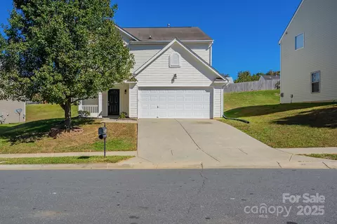 8228 Weeping Fig Ln, Charlotte, NC 28215