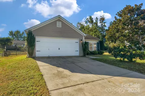 10604 Spring Rain Ct, Charlotte, NC 28278