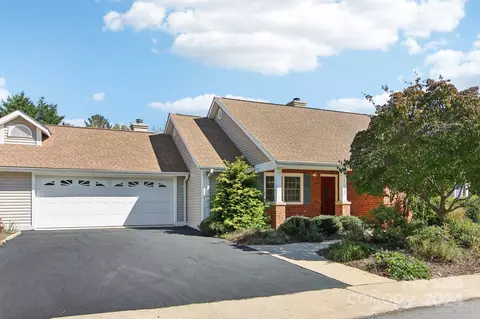 1013 Saddlebrook Dr, Hendersonville, NC 28739