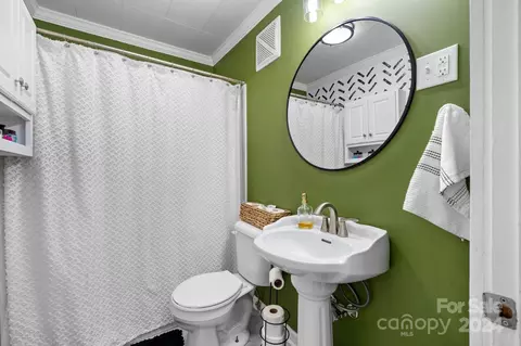 Bath - 108 Powell Rd, Morganton, NC 28655 photo 1 of 1