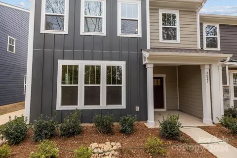 2021 Near Point 18 Rd #18, Charlotte, NC 28208