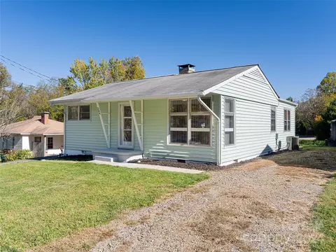 284 Sand Hill Rd, Asheville, NC 28806