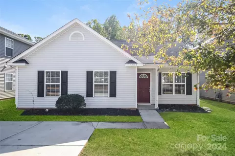 1303 Crandon Dr, Charlotte, NC 28216