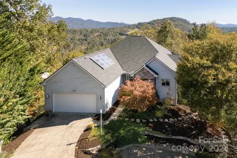 1418 Woodsong Dr, Hendersonville, NC 28791