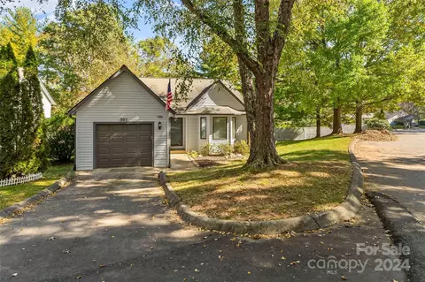 301 Oak Pl, Asheville, NC 28803