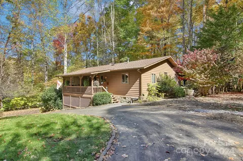 255 Dogwood Dr, Maggie Valley, NC 28751