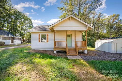 617 Geer St, Lowell, NC 28098