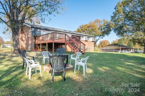 2741 Cedar St, Conover, NC 28613 photo 3