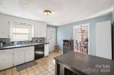 2741 Cedar St, Conover, NC 28613 photo 8