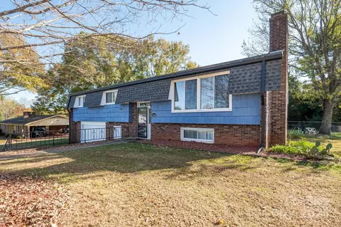 2741 Cedar St, Conover, NC 28613