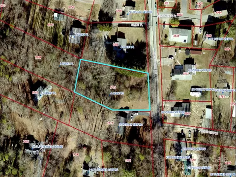 8 Silent Pl, Asheville, NC 28806