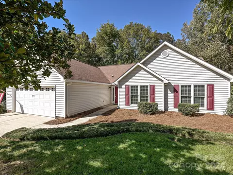 617 Kelford Ln, Charlotte, NC 28270