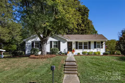 7025 Heatherford Dr, Charlotte, NC 28226