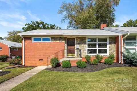 4749 Woodlark Ln, Charlotte, NC 28211