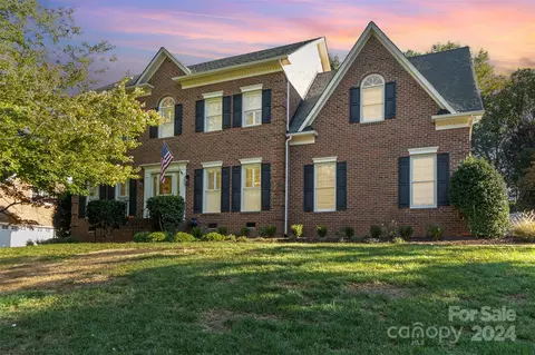 10514 Oak Pond Cir, Charlotte, NC 28277