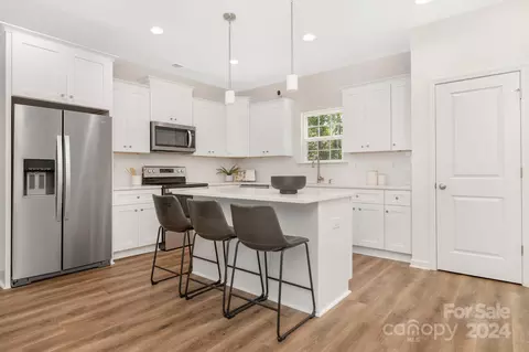 4233 Whispering Oaks Dr, Charlotte, NC 28213
