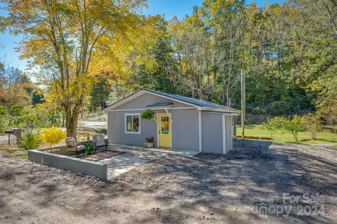 500 Laurel Dr, Saluda, NC 28773