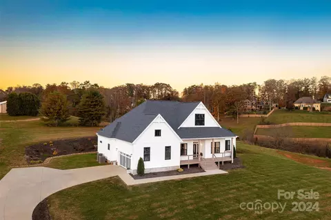 11 Tamerlane Way, Leicester, NC 28748
