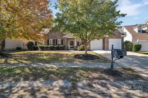 6407 Breckfield Ct, Charlotte, NC 28278