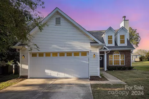 11808 Old Timber Rd, Charlotte, NC 28269