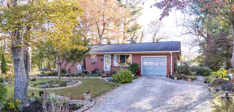 123 Sunset Hill Dr, Etowah, NC 28729