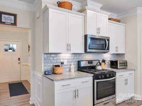 Kitchen - 771 Summerfield Pl, Flat Rock, NC 28731 photo 3 of 4