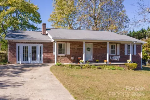 4049 Clyde Dr, Hudson, NC 28638