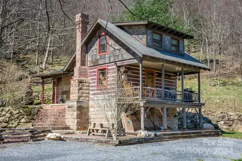 143 Majestic Trl, Clyde, NC 28721