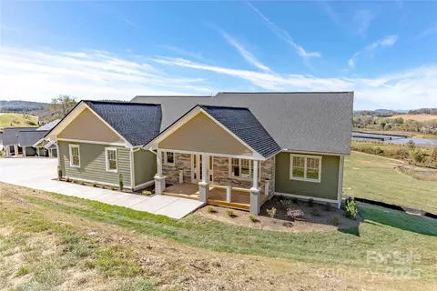 337 Maple Knoll Dr, Hendersonville, NC 28792