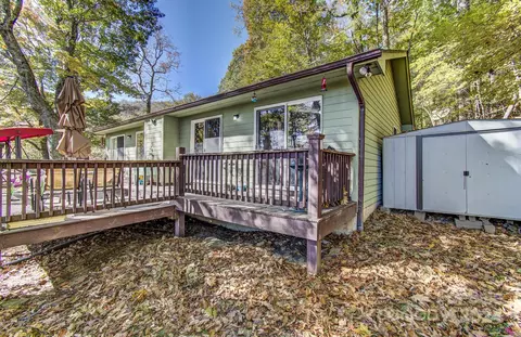 565 May Apple Ln, Mars Hill, NC 28754