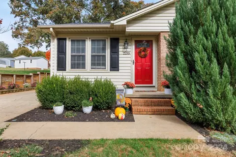 Exterior - 2255 34th Avenue Ne Dr NE, Hickory, NC 28601 photo 2 of 5