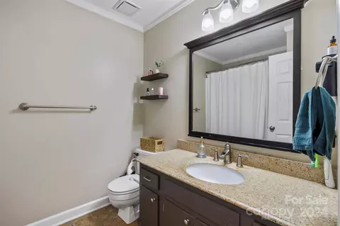 Bath - 2255 34th Avenue Ne Dr NE, Hickory, NC 28601 photo 1 of 2