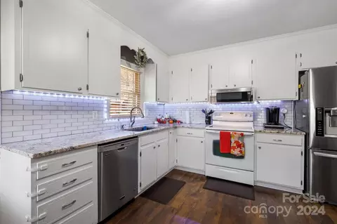 Kitchen - 2255 34th Avenue Ne Dr NE, Hickory, NC 28601 photo 2 of 2